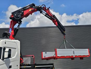 Scania R590 V8 8x2 / HMF 9520 CRANE - JIB - WINCH / TRACTOR